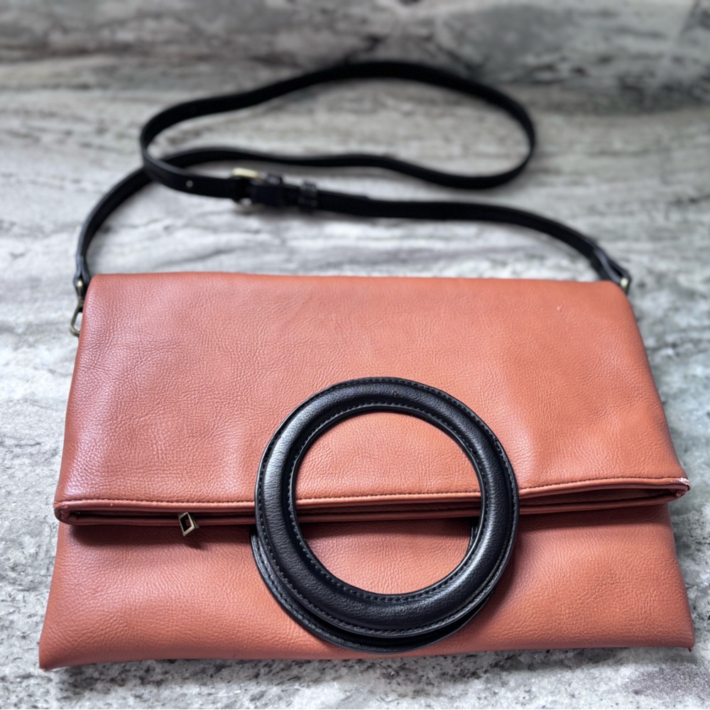 Anthropologie × Tabitha Brown
Tan Fold-Over Clutch